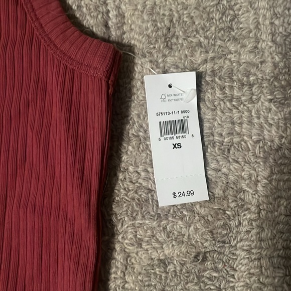 GAP tank top - Picture 2 of 4